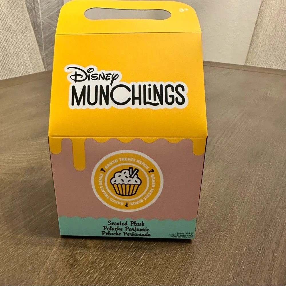 NEW Disney Parks Walt Disney World Munchlings Scented‎ Plush Sealed Box